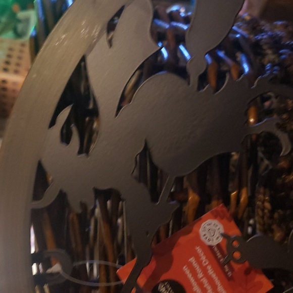 HALLOWEEN METAL ROUND SILOUETTE DECOR NWT - Picture 4 of 7